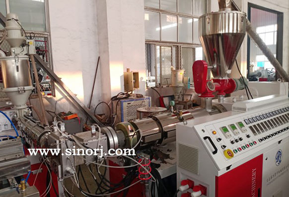 PE共擠木塑型材生產線工廠內連續試機十天！！！