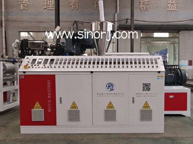 調試完成的pe共擠木塑生產線等待發貨中